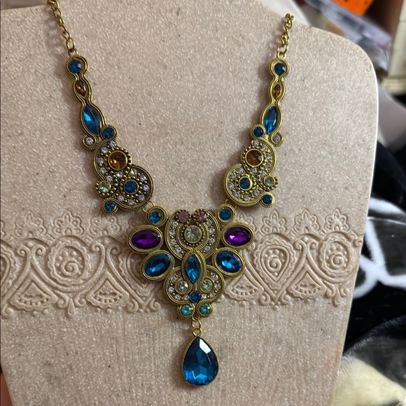 Betsey Johnson Jewelry - New & Retired Betsy Johnson Elegant Multicolor Statement Necklace Signed heart